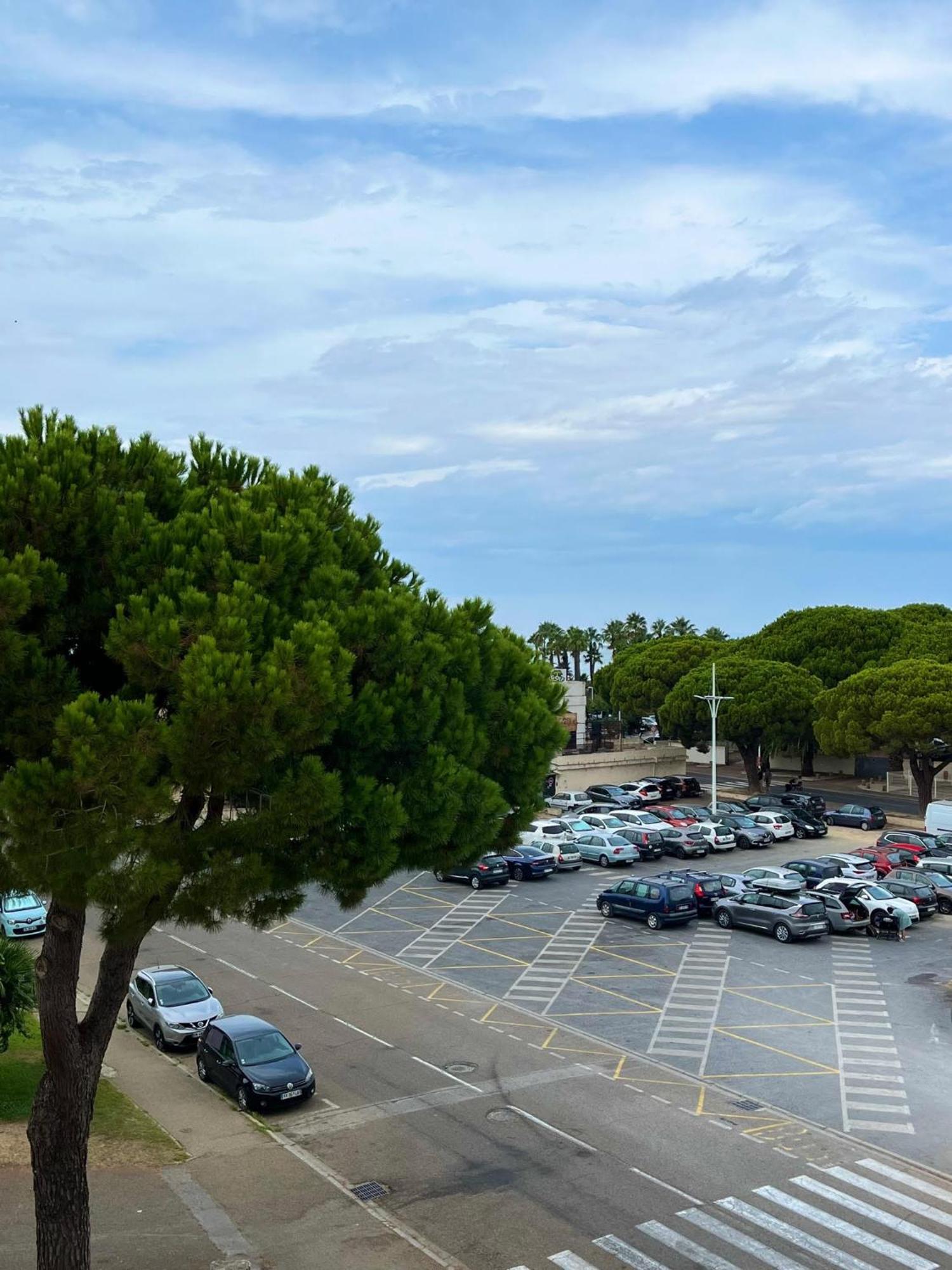 Appartement Devant La Mer + Parking Le Grau-du-Roi Exteriör bild